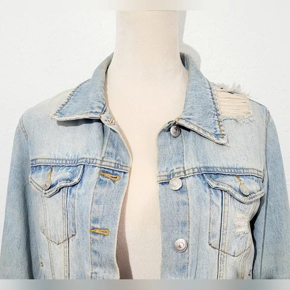 Forever 21 Light Wash Distressed Denim Jacket Women’s Size Small 100% Cotton - Picture 4 of 13